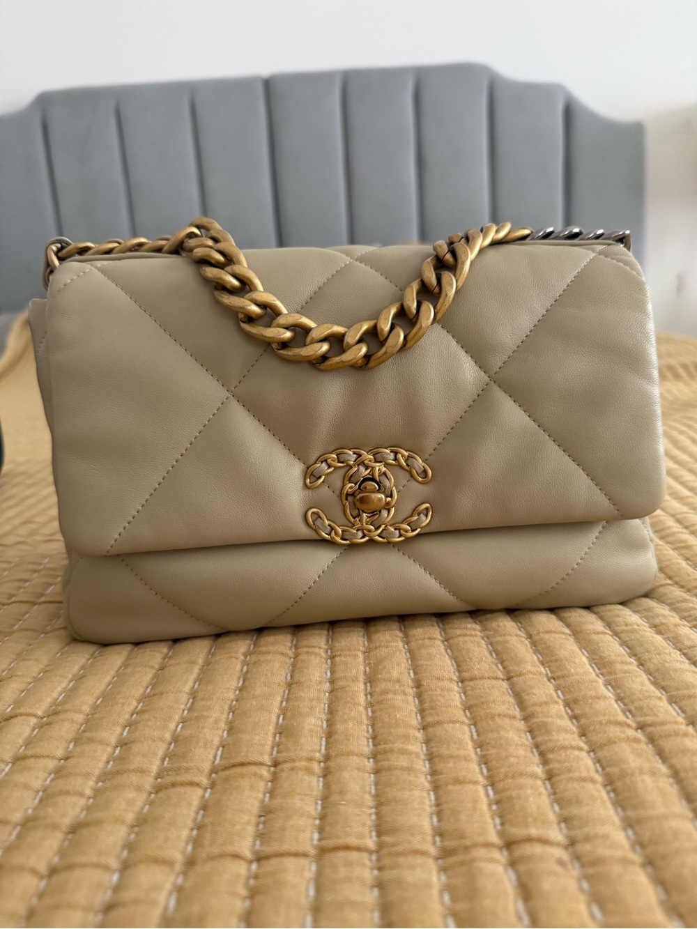 CHANEL 19 Beige Quilted Lambskin Shoulder Bag with Gold Chain